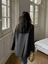 都会的で機能的！後ろスリット入りジャケット【女性用・カジュアル・上質感】