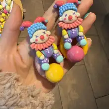 かわいいサーの道化師デザインの手作りネックレス