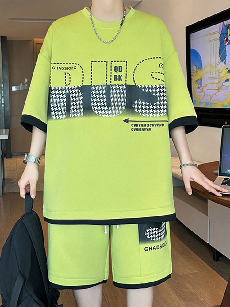 ビジネスカジュアル男性が夏に着るべき「ルーズなアイスシルクTシャツ」は？