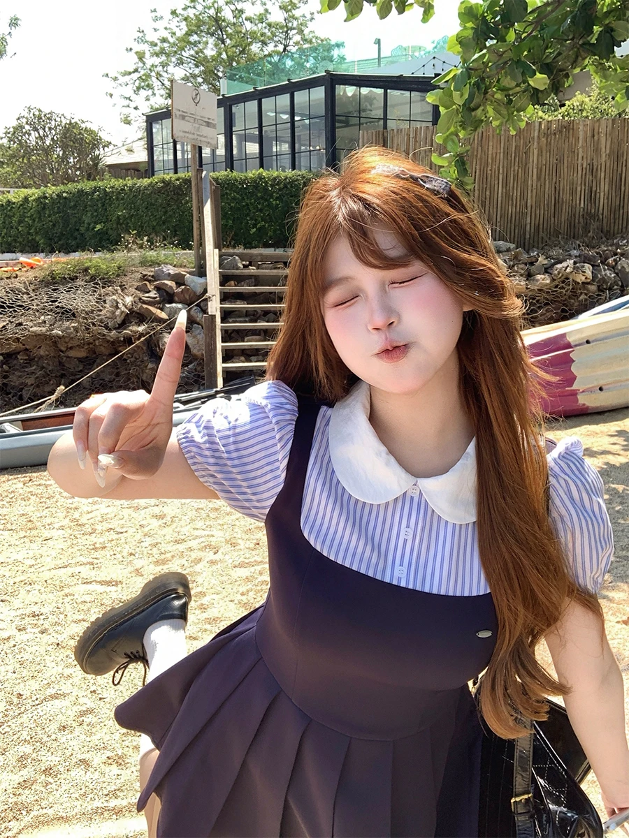 かわいい制服風の学院風二重襟ワンピース：ネイビーブルーのプリーツデザインが通学に最適