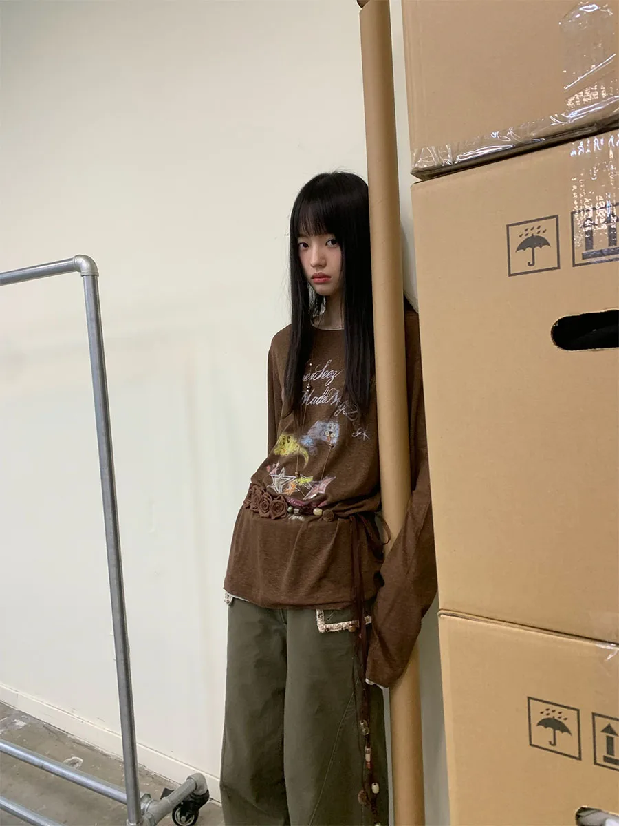 麻素材のラフなデザイン！小犬プリント長袖Tシャツ：タックイン ダサいの実用性と使用シーン
