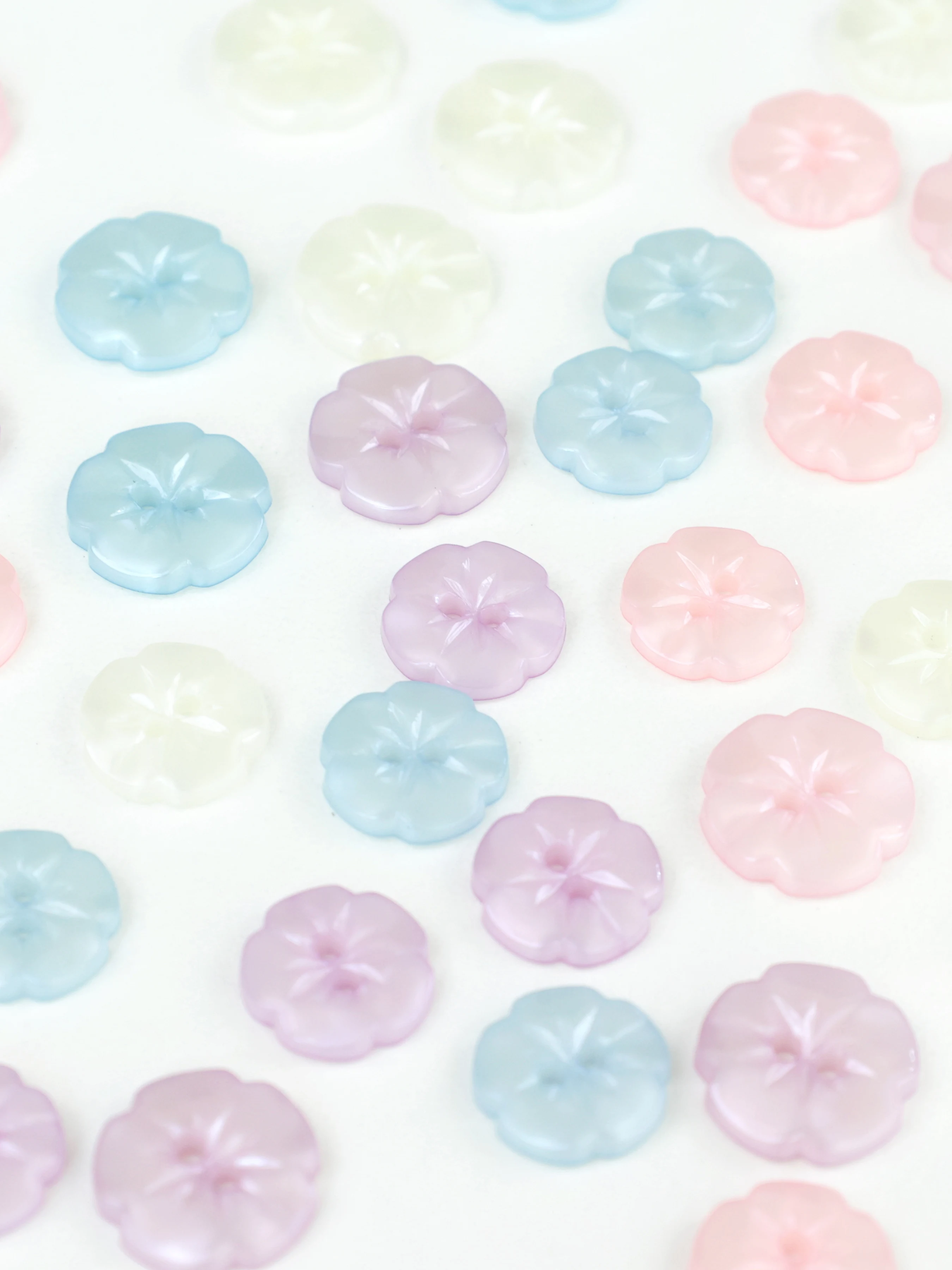 立体花朵デザインの装飾ボタン：パール光沢と手作りDIYにおける実用性とデザイン性