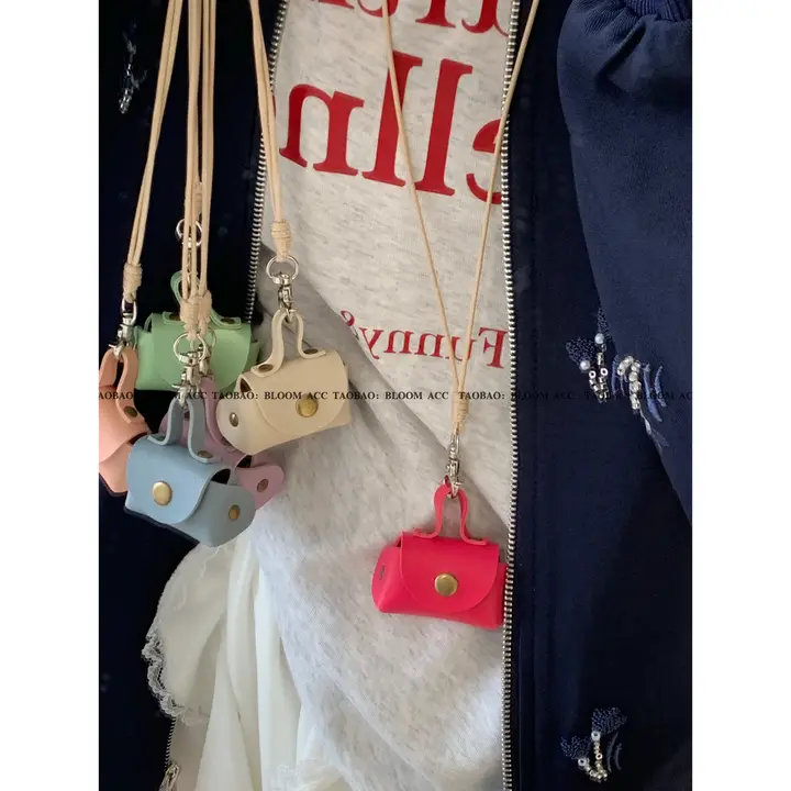 カラフルな皮革ミニバッグモチーフネックレス【長めのチェーン・ファッションアクセサリー】