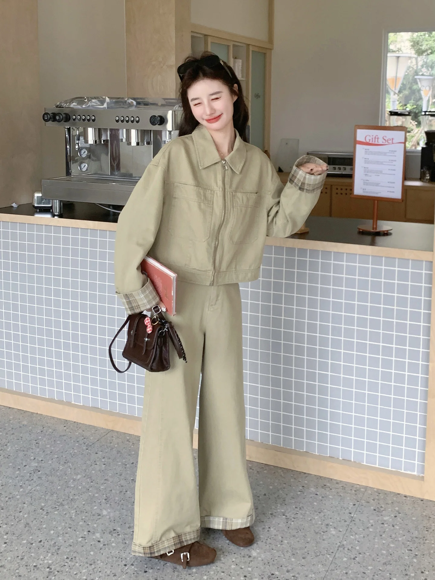 春季のトレンド！チェック柄のジャケットとワイドパンツセット【2026年春コーデ対応】