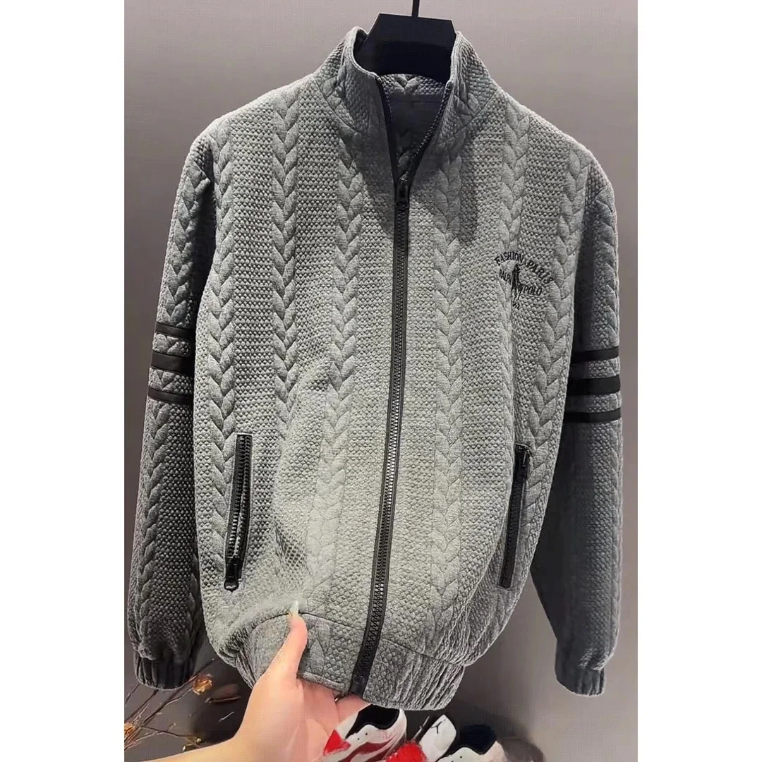 立襟刺繍入りジッパー開きカーディガン：スリムフィットで通勤コーデに最適な輕奢風メンズカーデ