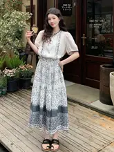 刺繍入りパフスリーブブラウスと花柄フレアスカートの夏のコーディネート（セットアップ対応）