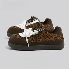 レトロなヒョウ柄トレーニングシューズ【軽量・カジュアル・女性用】