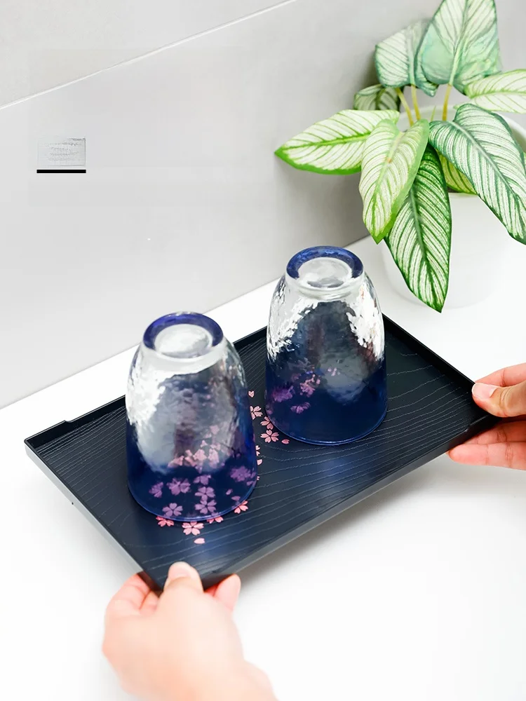 パレット プラスチックを選ぶべき理由は？木材と比べてどんな違いがあるの？