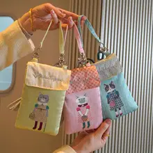癒しのデザイン！携帯電話とパスポート用マルチポーチ【斜め掛け対応・縦型】