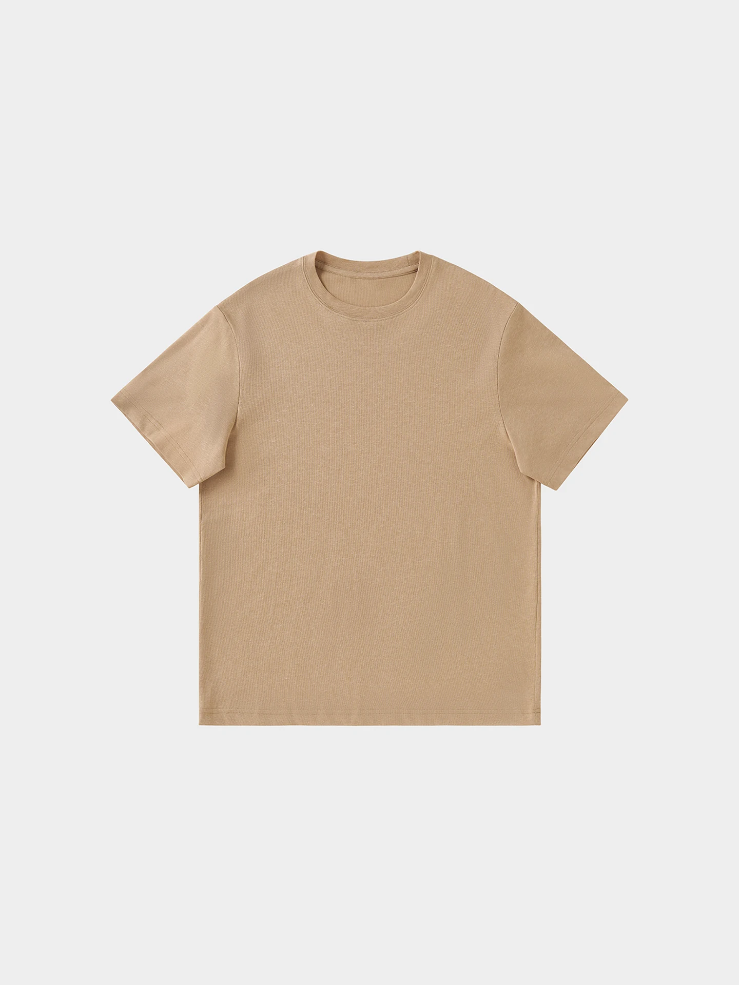 オフィスカジュアルのTシャツはどう選ぶ？天然素材の麻混Tシャツが通勤に与える変化とは