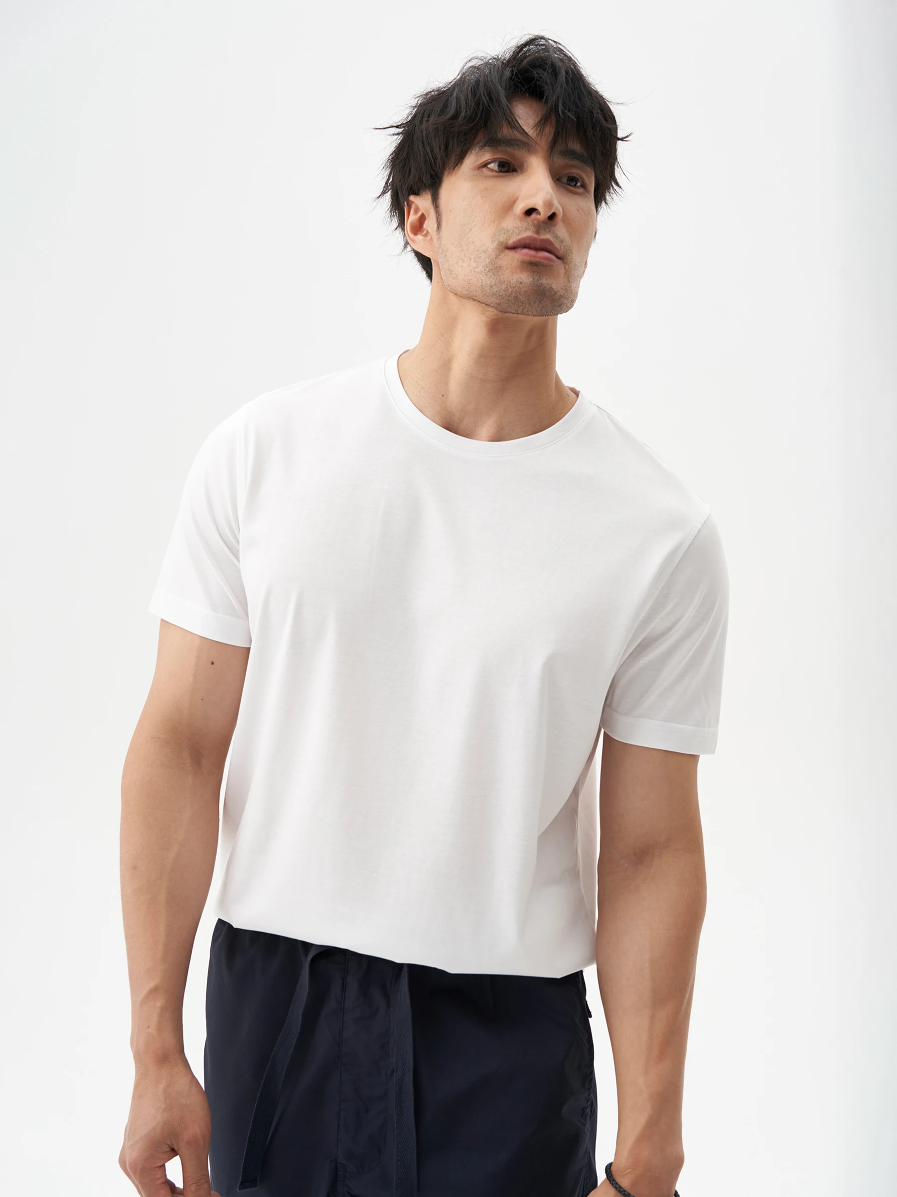 メンズ コーデの基本ルールとは？シルク混紡Tシャツで実践する5つの選び方