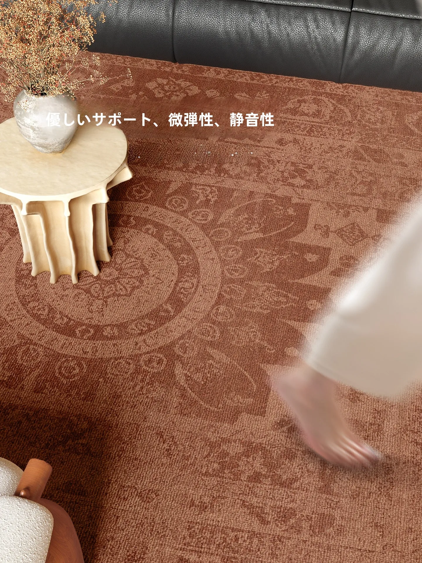 モダンなデザインのラグ：リビング用厚手タイプの実用性とメンテナンスフリー特性