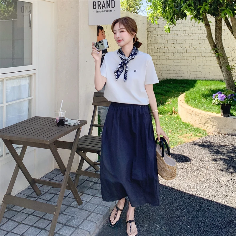 夏のコーデで失敗しないベスト選びは？半袖Tシャツとスカートのセットアップが解決する理由