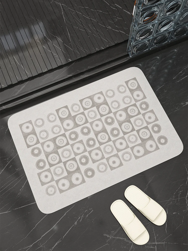 お風呂場のカビ予防に欠かせないアイテムは？抗菌・防滑・吸水性のバスルームマットが解決するリアルな悩み