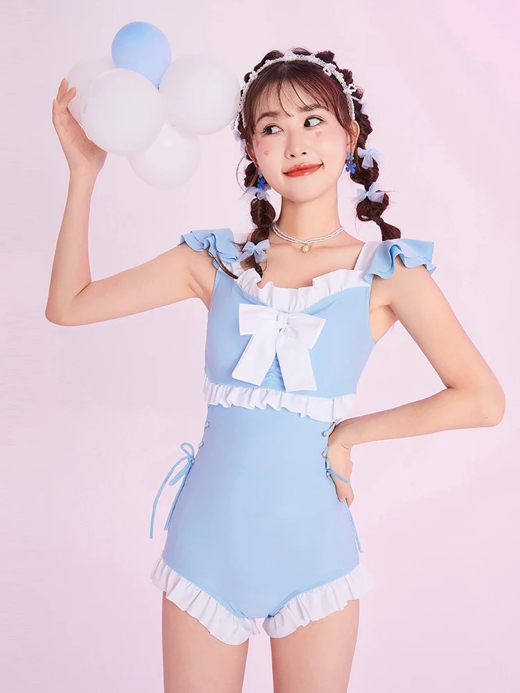 紺 ワンピースはどんな色？なぜ純粋な欲望を呼び覚ますのか？