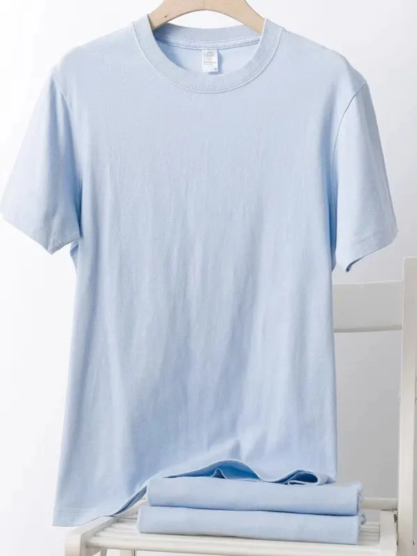 淡い青のTシャツを選ぶべき理由は？生地の質と通気性が決める夏のスタイル