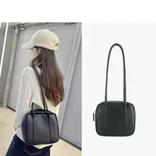 ボストン型ハンドバッグ【ショルダー＆ハンドル・高級感あるデザイン・ボウリングスタイル】