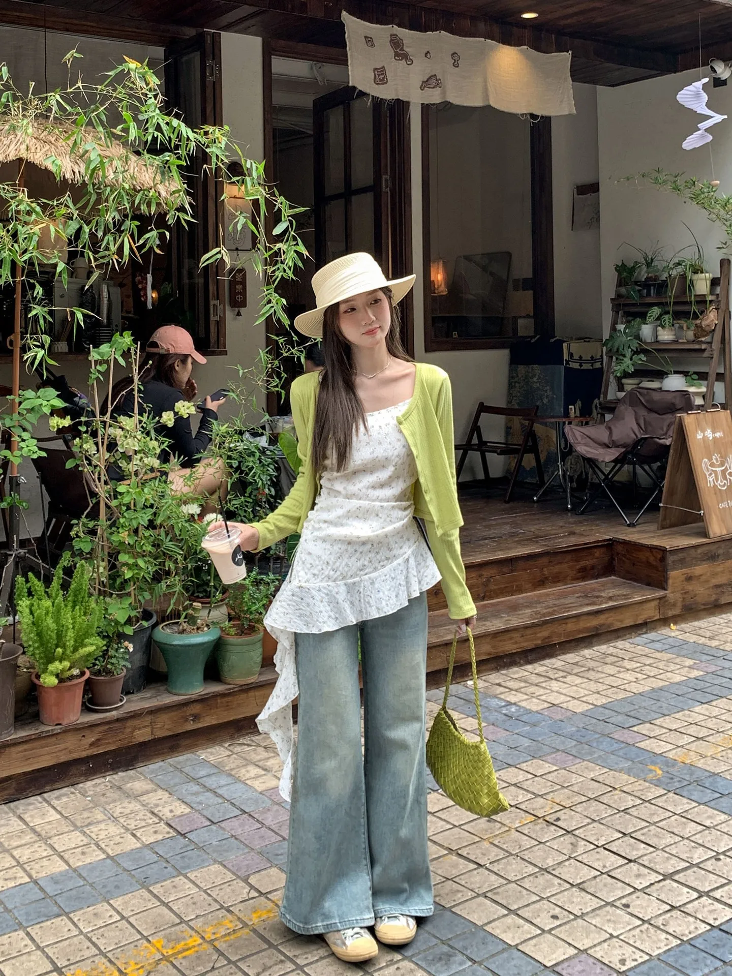 イエベ秋の春コーデで迷うなら、このグリーンストライプカーデが救う！