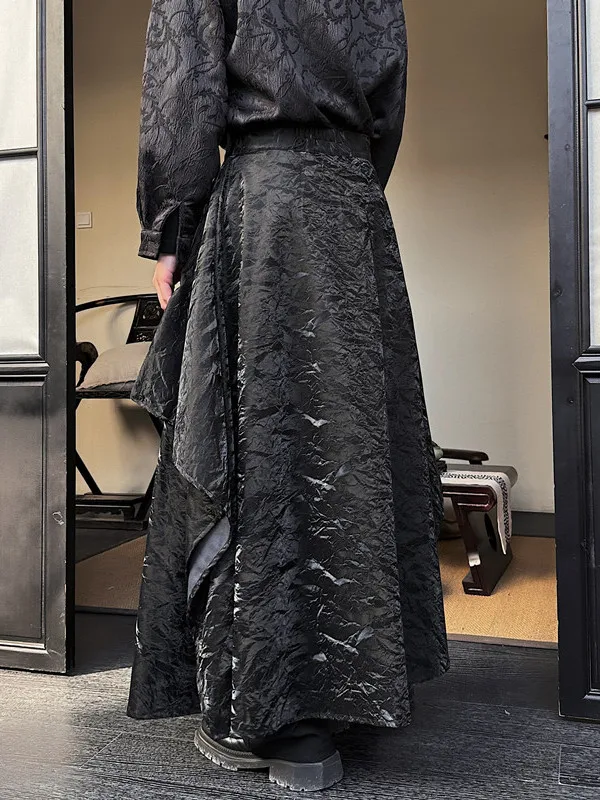 エッセイ 古着 とは？高級感あるプリーツデザインのロングスカートが提供する民族風スタイルの本質