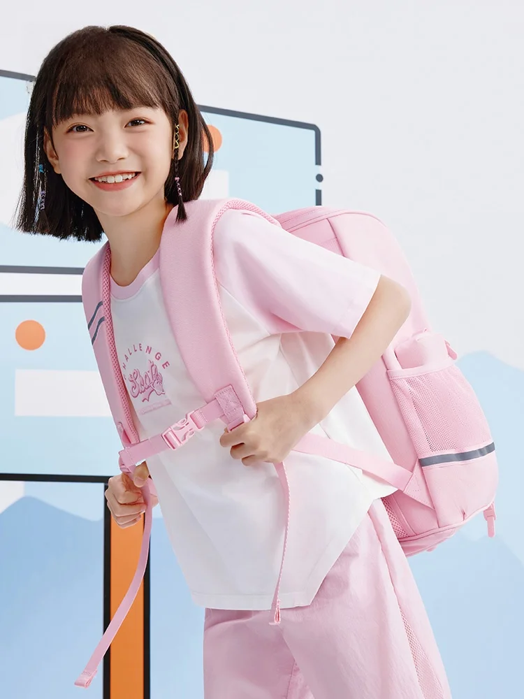 90年代のリュックスタイルを今も愛する理由は？子供用大容量バックパックが通学に最適な理由とは？