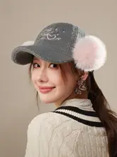 羊羔绒製の刺繍入り秋冬用キャップ【可愛いデザイン・ファー付き】