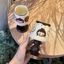 ストロベリーガールデザインの高脚デザートカップ【木製ハンドル・可愛い飲み物用・アイスクリーム対応】