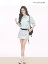 優雅な印象のピンクシャツ【小柄向け・襟付き】と油彩プリントショートスカート（セットアップ対応）