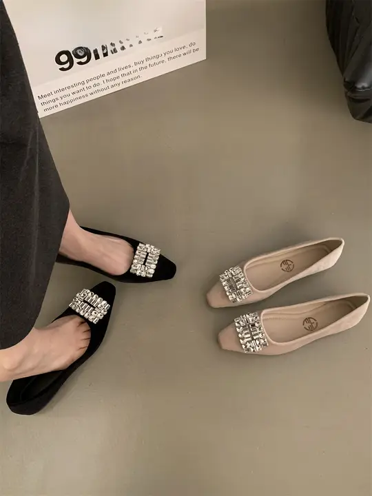 水晶装飾のフラットシューズ【レトロデザイン・ラウンドトゥ・秋冬用】
