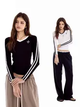Vネックデザインのレディース長袖Tシャツ【春用・レッド・フィット感あり】