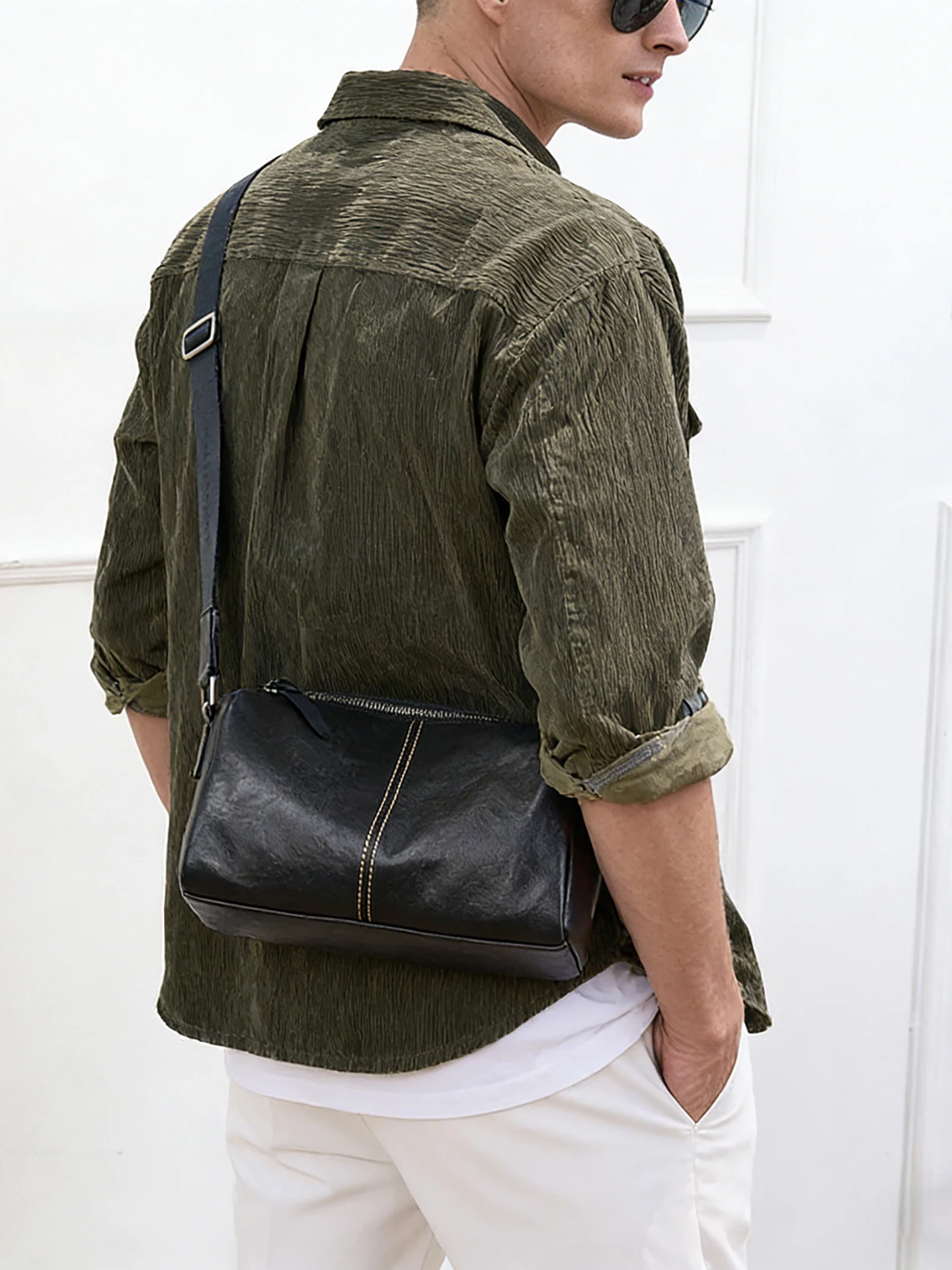 メンズショルダーバッグ 通勤用 シンプルデザイン レザー素材