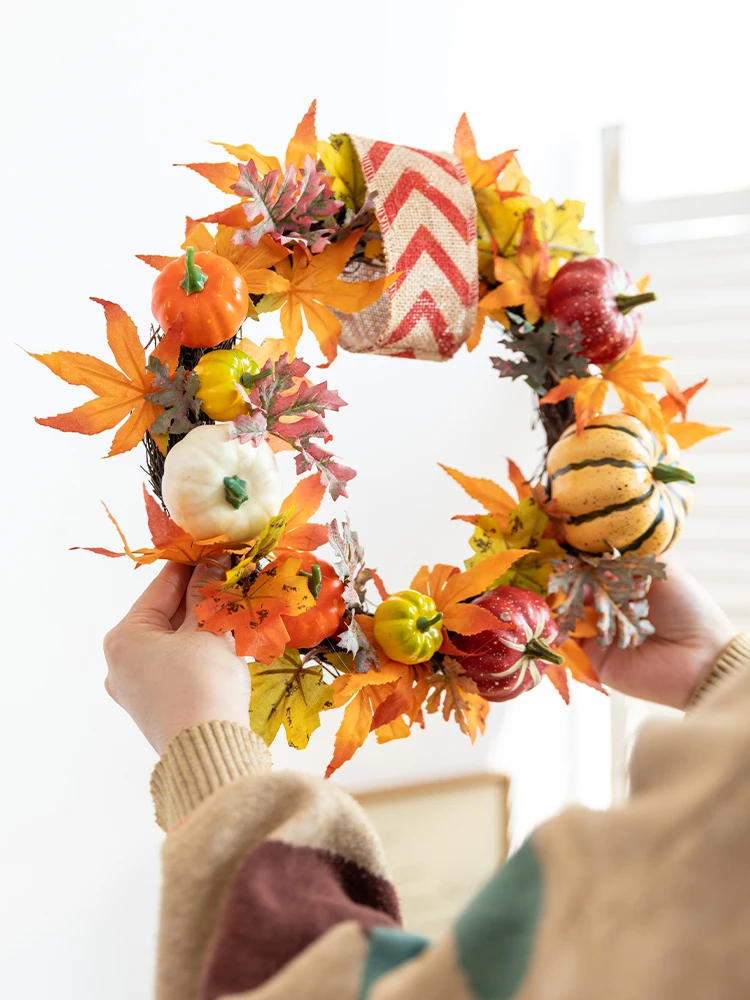 10月に飾るなら、この「かぼちゃとメープルリーフの花輪」がベスト？