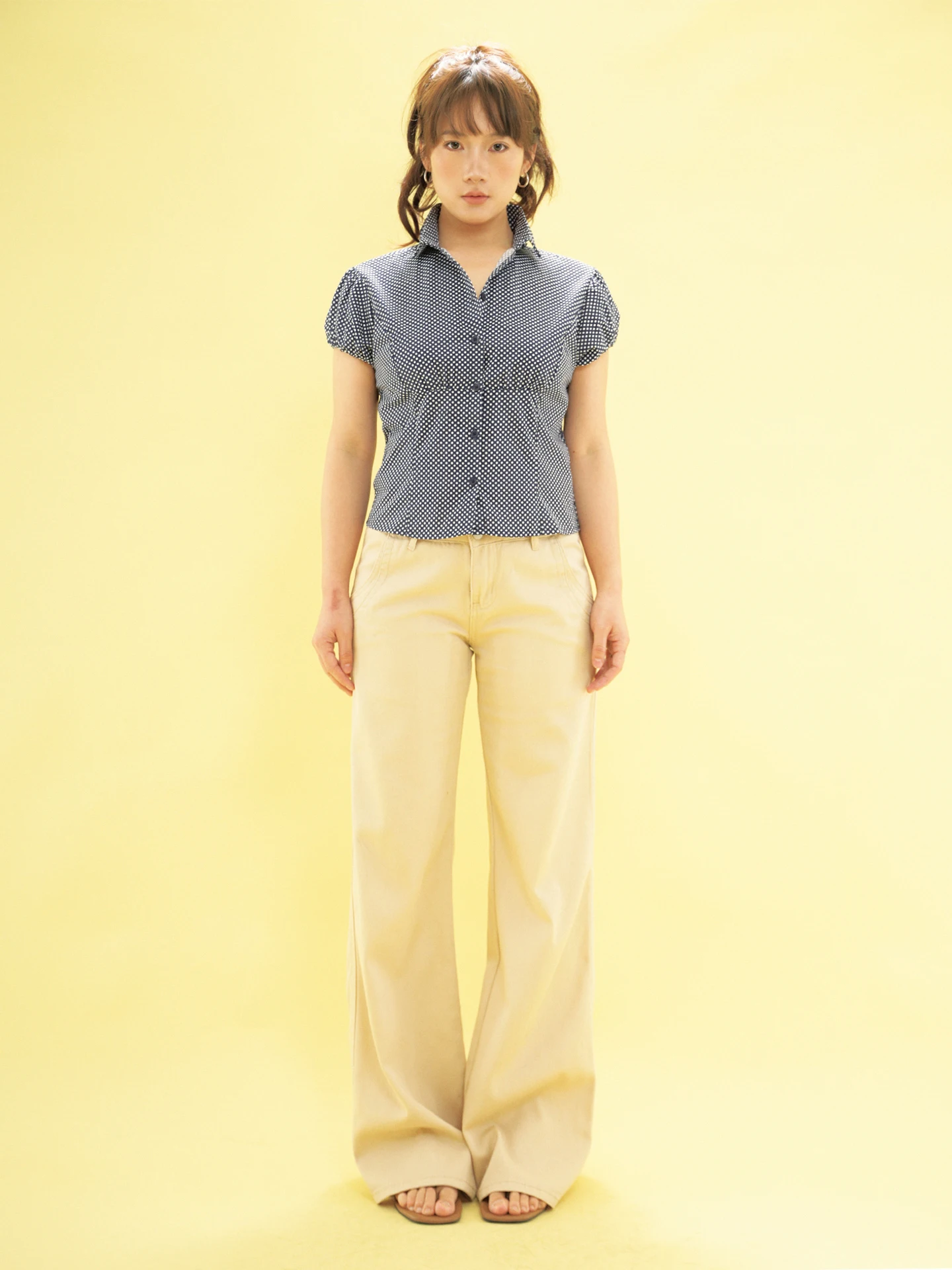 セミフレアパンツはどんなもの？低身長女性に最適なスタイルとは？