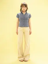 ミニフレアデザインの春夏用ローカットパンツ【薄いカーキ色・レトロスタイル・女性用】