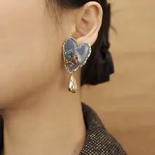 BOMBCACA 手作りドライフラワー使用のゴールド水滴デザインイヤリング【ハート形・エレガントスタイル】