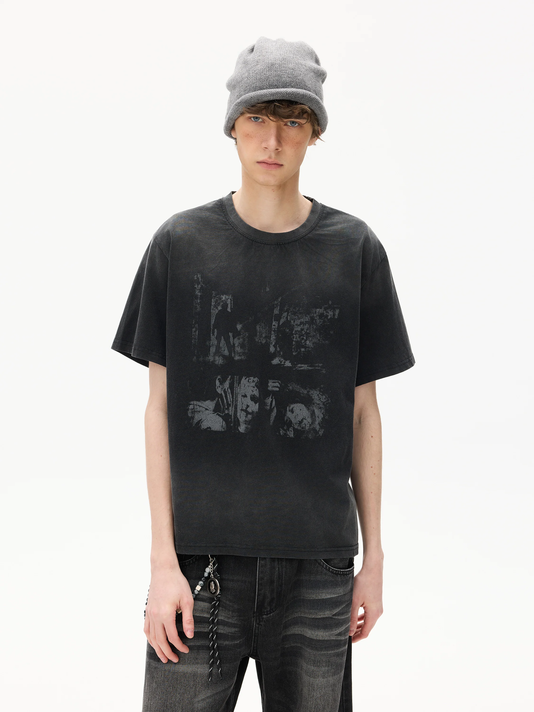 ヴィンテージ風ウォッシュドプリントTシャツ：色あせ防止と復活の実用性を検証