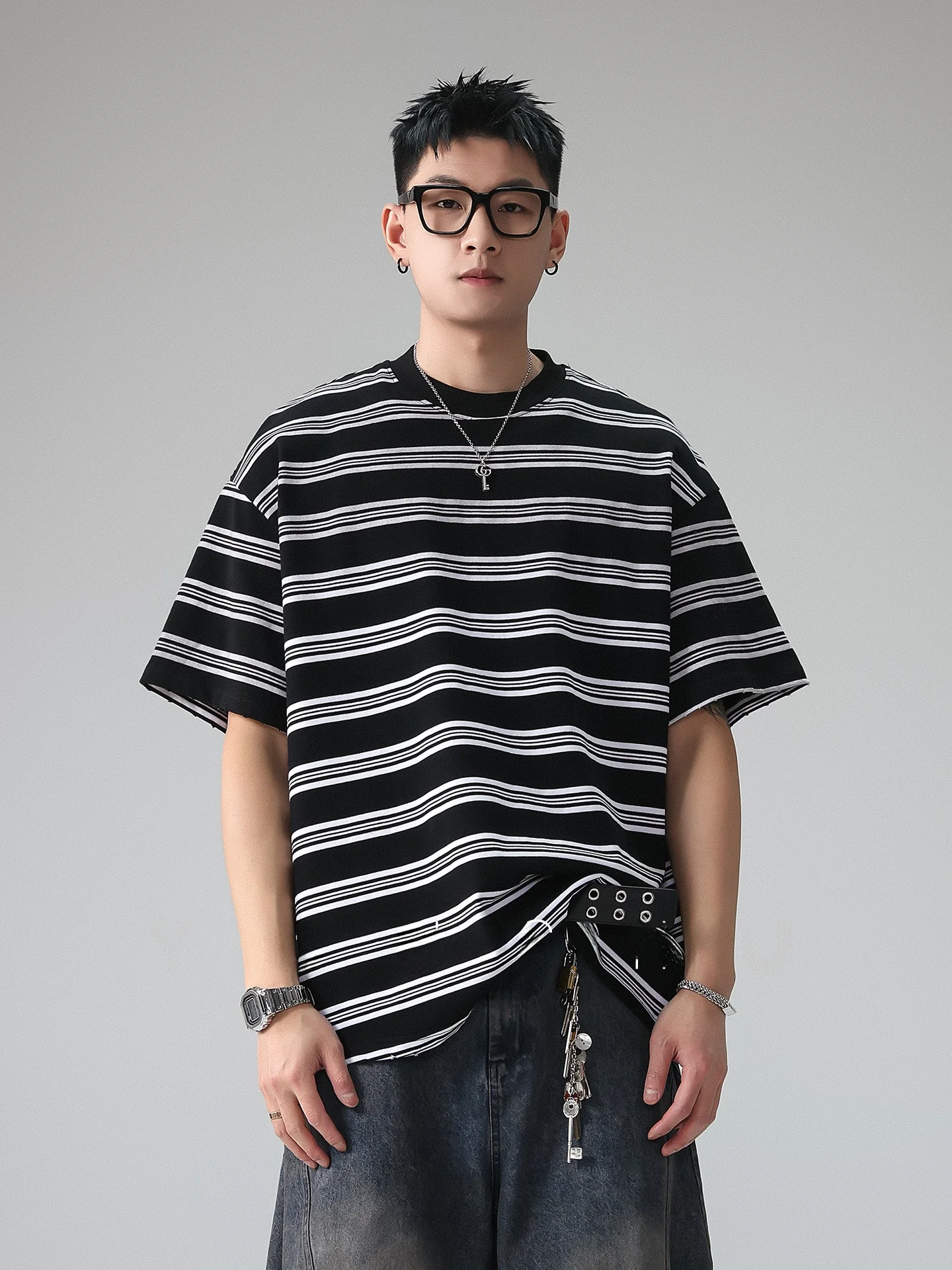ストライプ柄 メンズTシャツ：クルーネック半袖Tシャツの実用性と選定ガイド