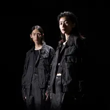 秋冬向けのダークスタイル工装ジャケット【ユニセックス・短丈】