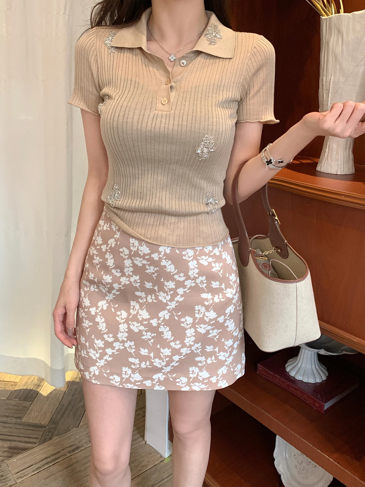 60年代ファッション レディースを再現するなら、この1アイテムが鍵？