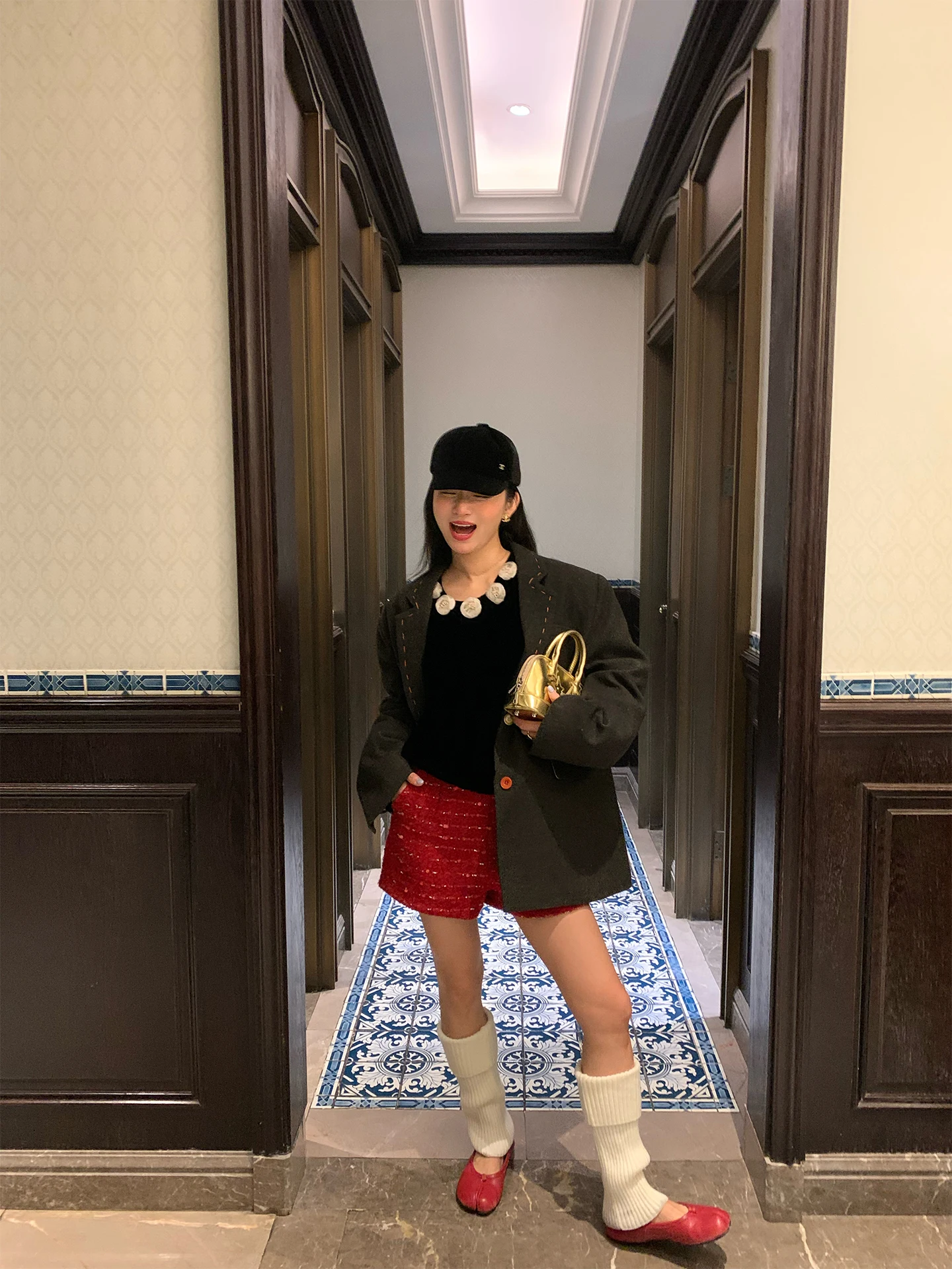 12月に着るレディースファッションのコツは？デザイン性のあるショートパンツで冬の日常を彩る