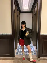 デザイン性のある魅力的な毛仕立てのショートパンツ【赤・スパンコール・秋冬用・女性用】（セットアップ対応）