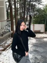 高めの襟が魅力的な加絨ニットセーター【冬用・女性用・スタイル】