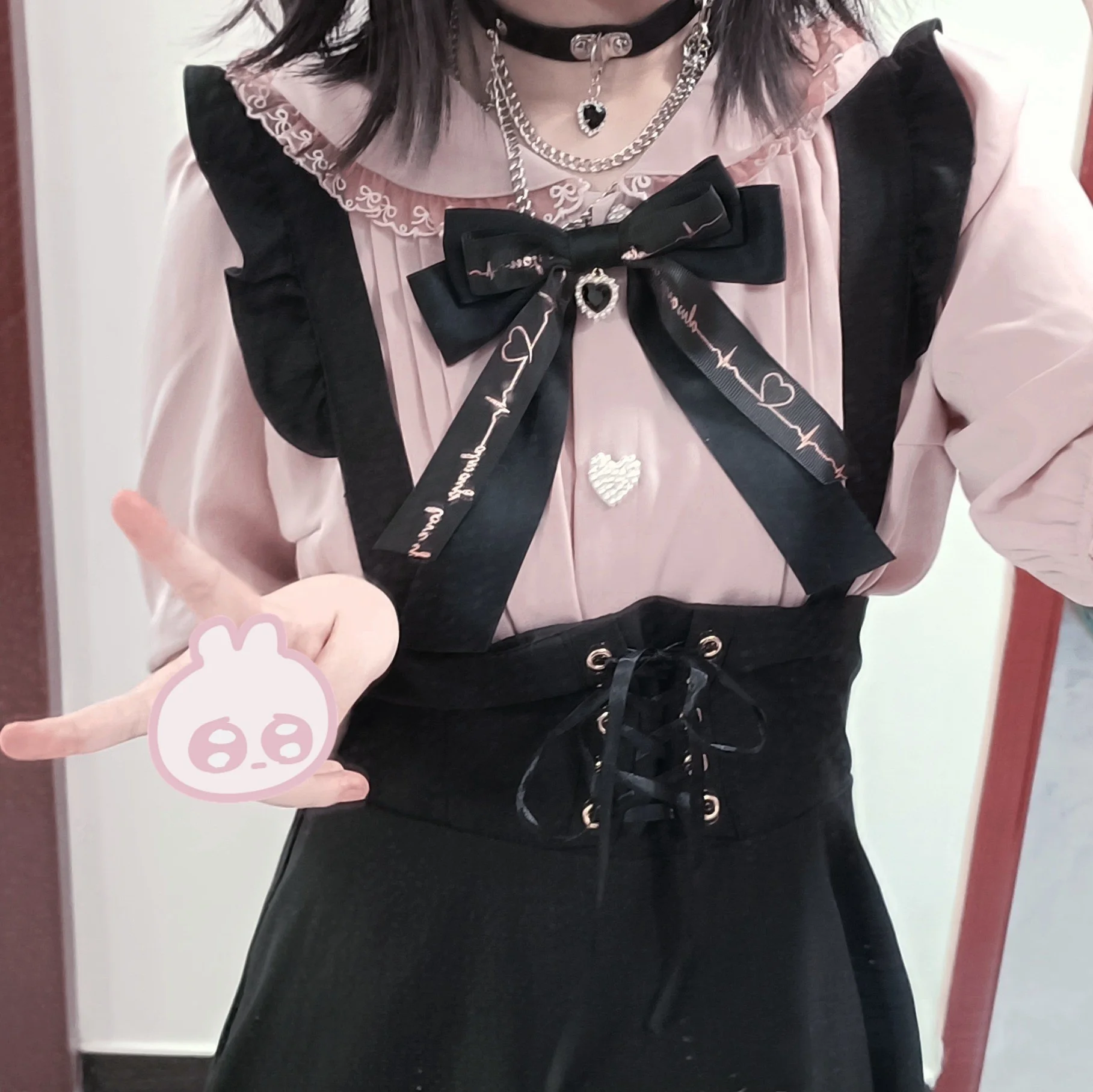 手作りリボンブローチ：可愛いアルファベットプリントでファッションアクセサリーを完成