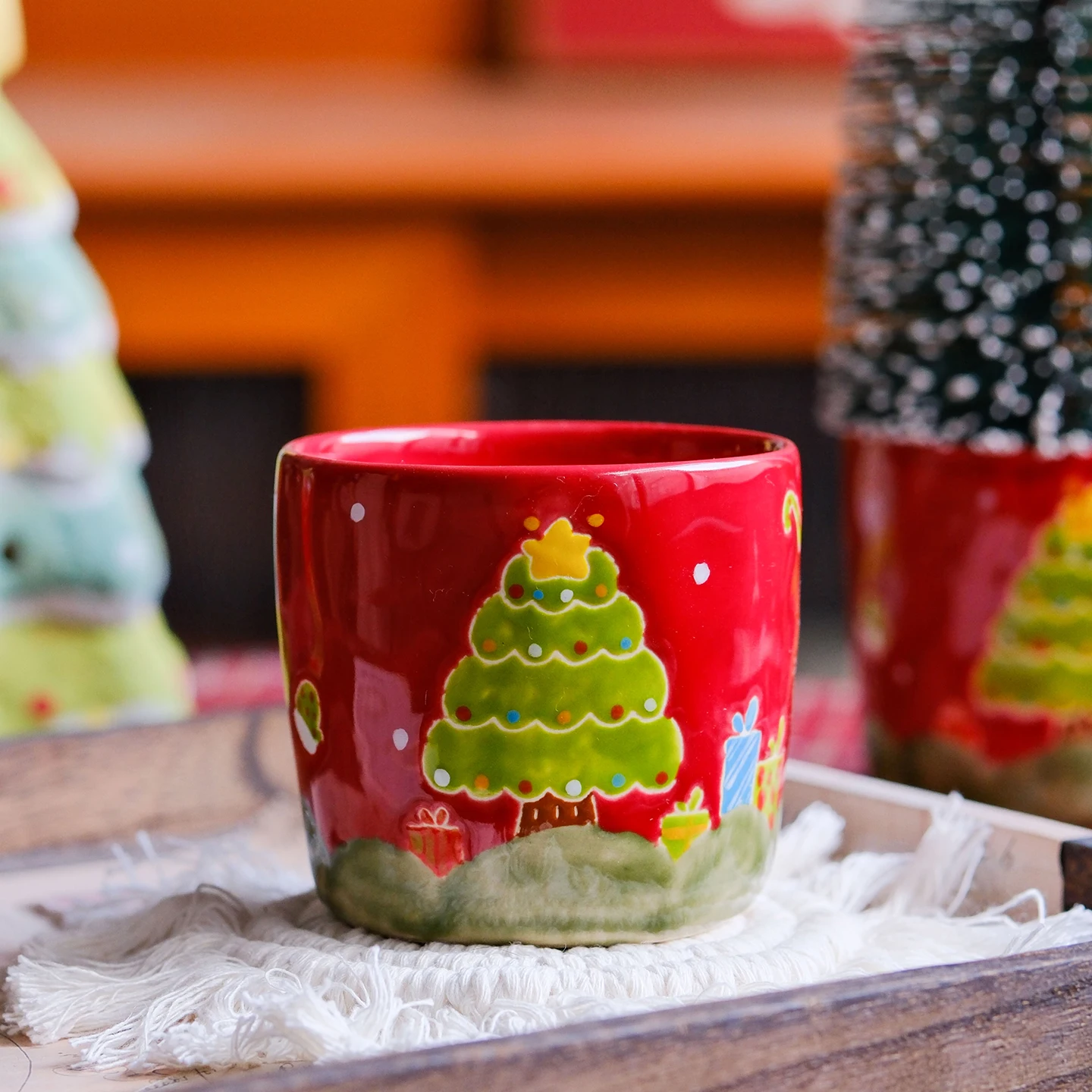 クリエイティブなクリスマスデザイン 陶器製マグカップ：Happy Christmas に最適なギフトアイテムの選定ガイド