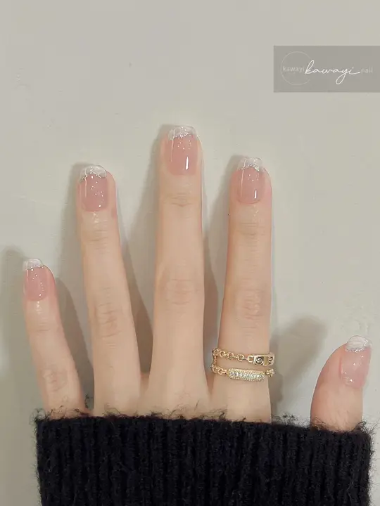 シンプルなフレンチスタイルのハンドメイドネイル【ヌードカラー・高品質・日常用・短め】（セットアップ対応）