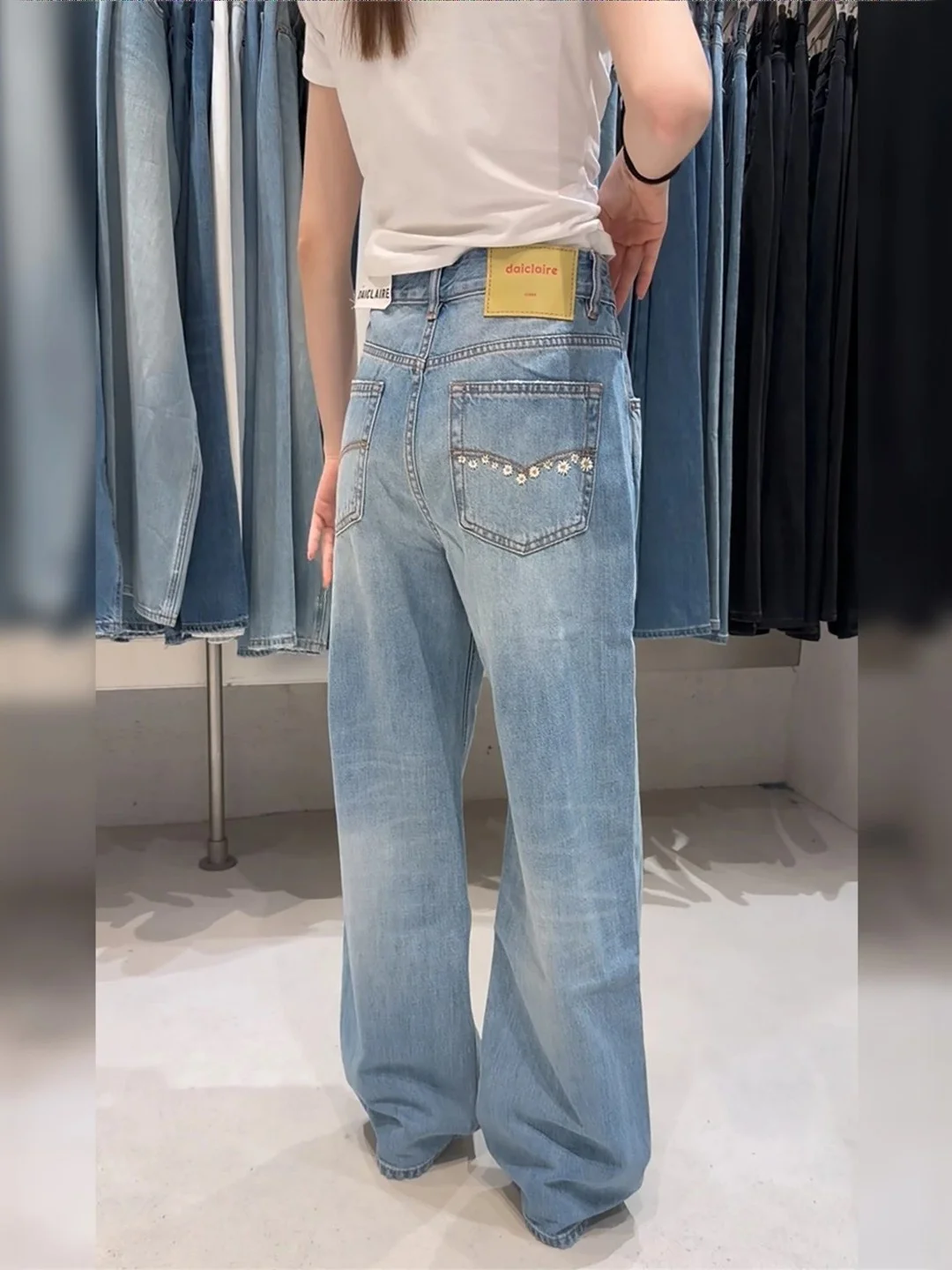 デニムシャツに合うパンツ レディース おすすめ3選：カジュアルから通勤まで、どんなシーンでも使える選び方