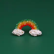 カートゥーンスタイルの雲と虹のブローチ【ユニークデザイン・女性用・スーツ用】