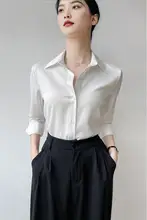 白いサテン仕立ての女性用シャツ【通勤・重ね着に最適】