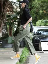 カーキ色の女性用ワークパンツ【夏用・薄手・フィット・ワイドレッグ】（セットアップ対応）