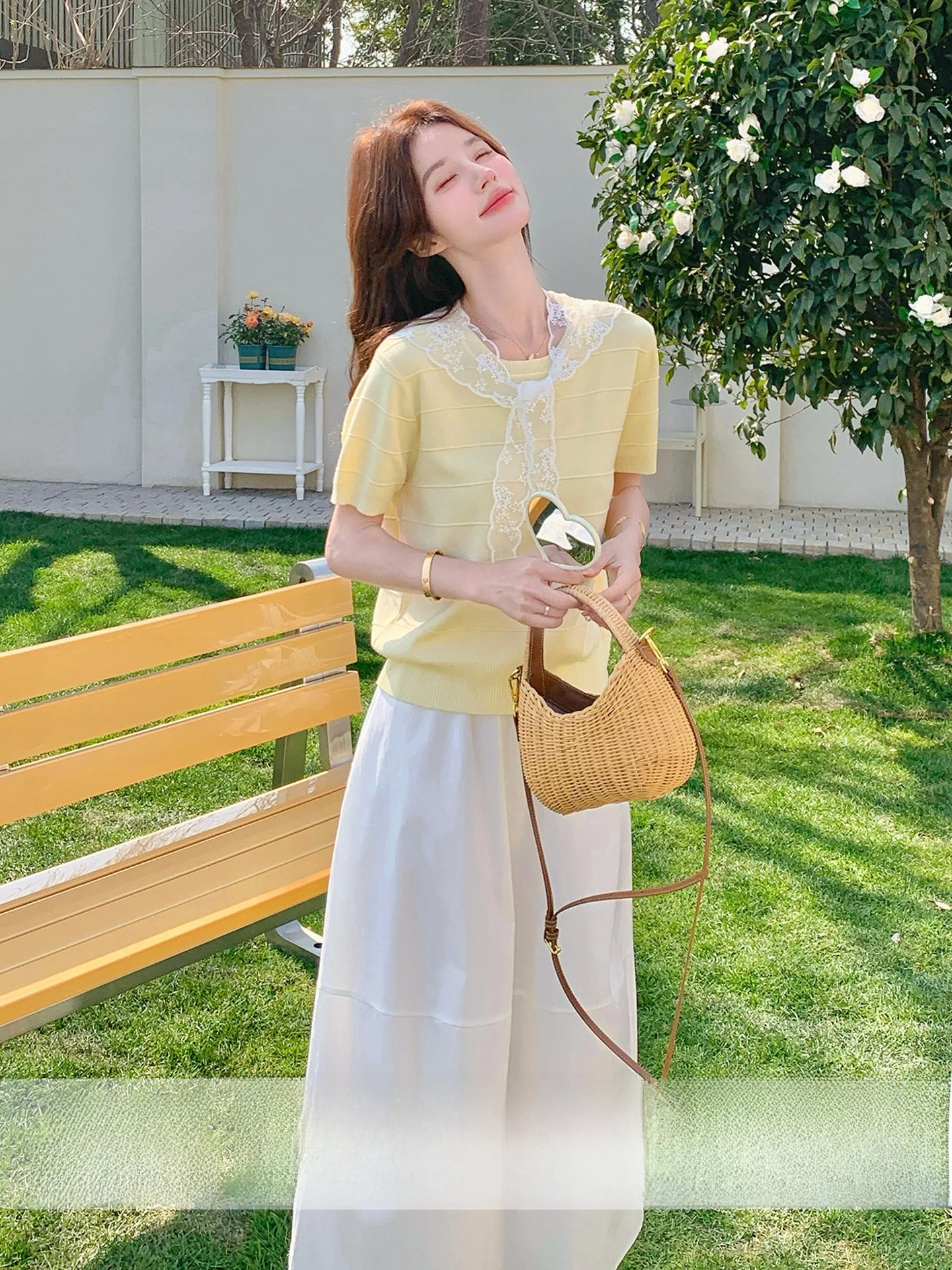 8月に着る服はどう選ぶ？華やかなレースショール付きセットアップが解決する夏のファッション悩み