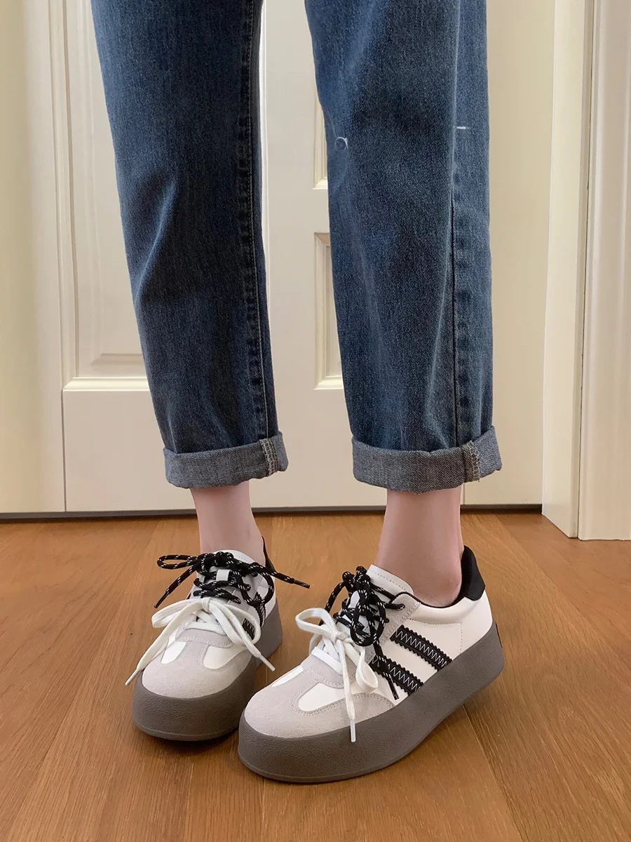 牛革製厚底トレーニングシューズ：ぺたんこシューズとしての歩きやすさと実用性